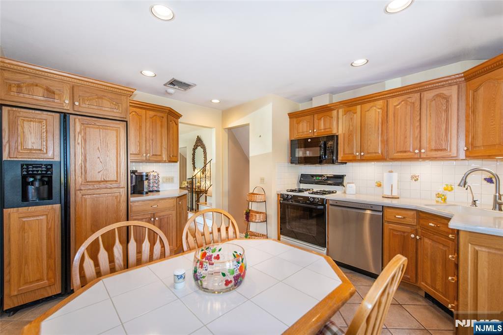 190 Meadowbrook Avenue