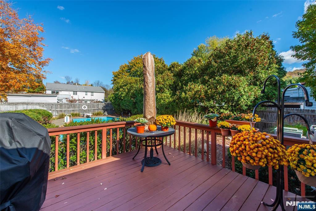 190 Meadowbrook Avenue