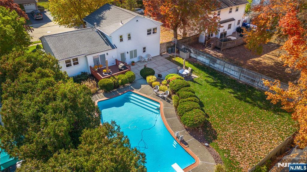 190 Meadowbrook Avenue