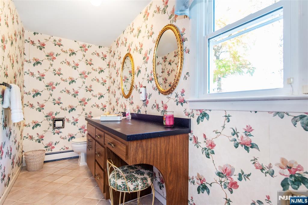 190 Meadowbrook Avenue