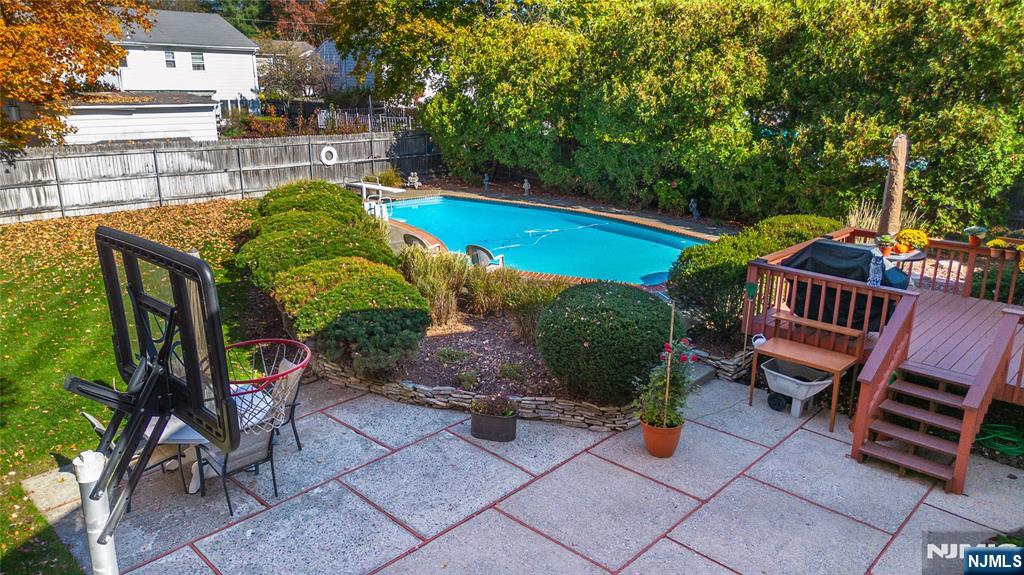 190 Meadowbrook Avenue