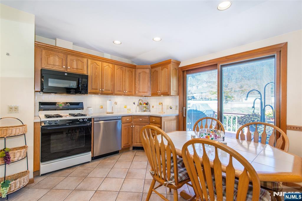 190 Meadowbrook Avenue