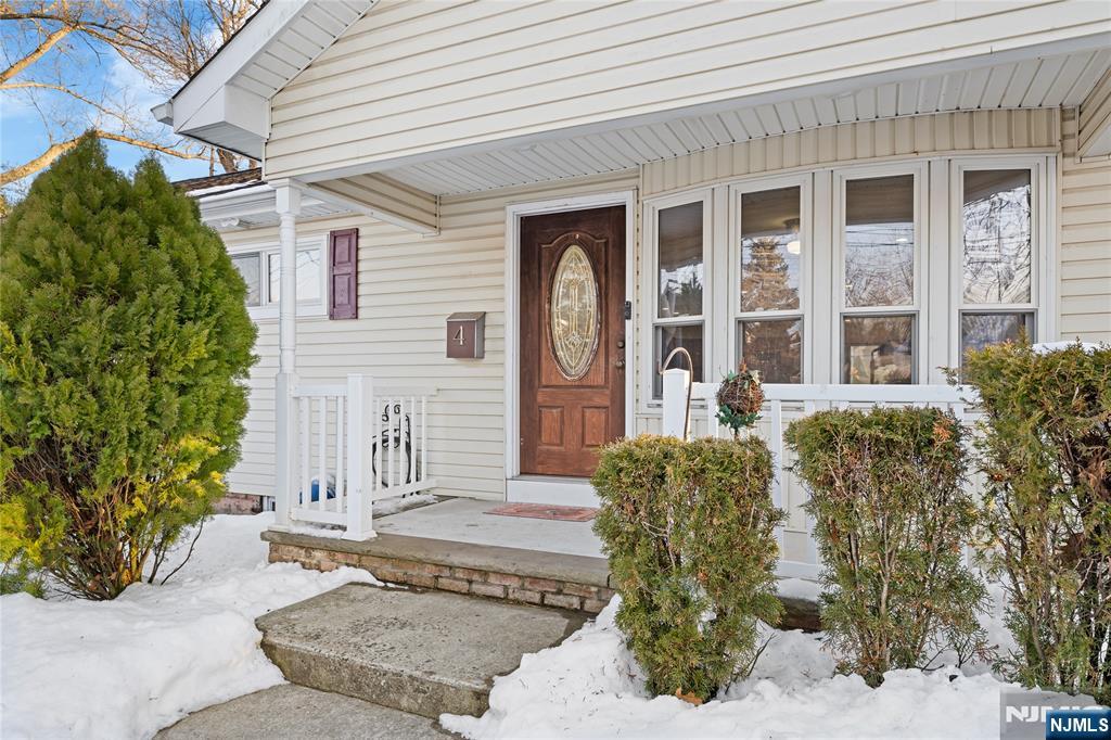 4 Harlow Crescent