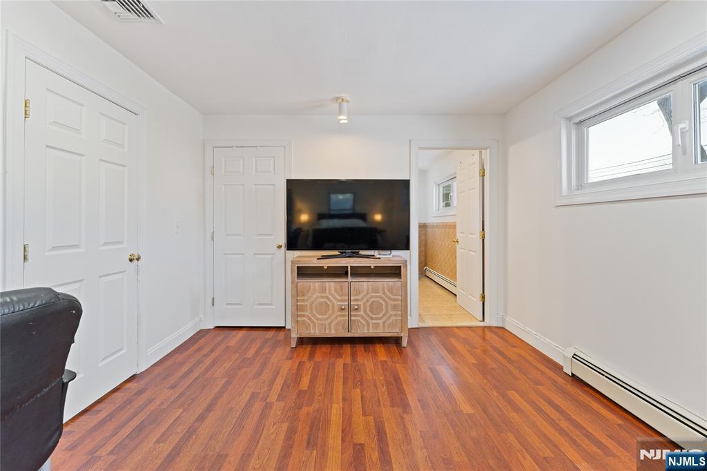 4 Harlow Crescent