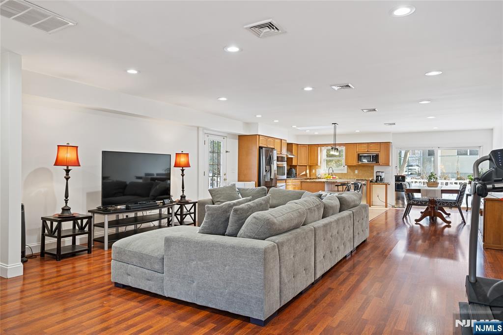 4 Harlow Crescent