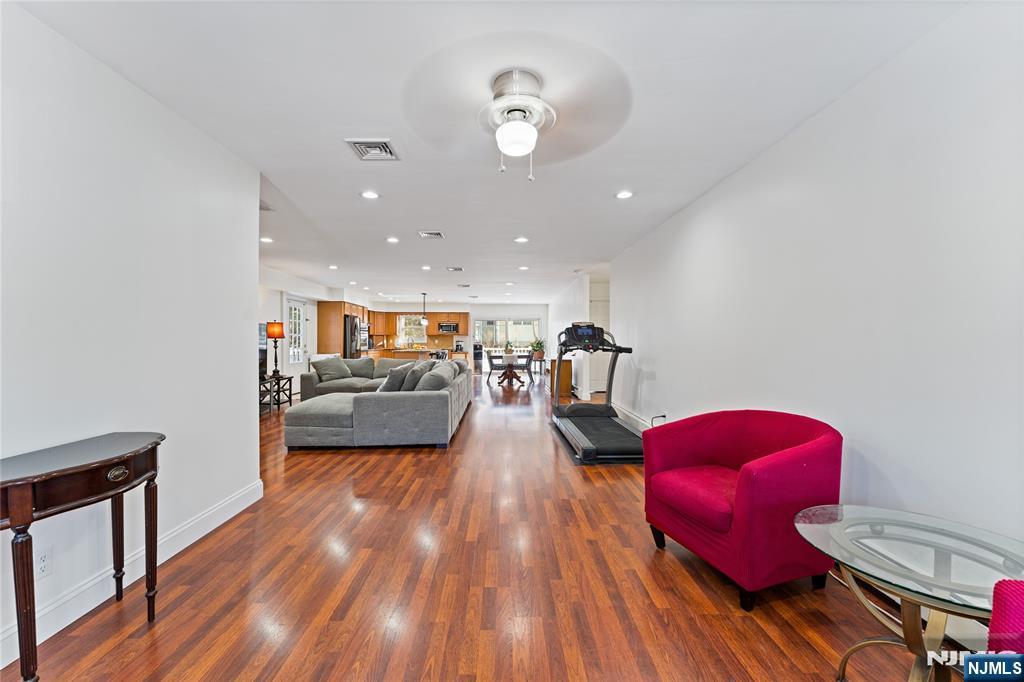 4 Harlow Crescent