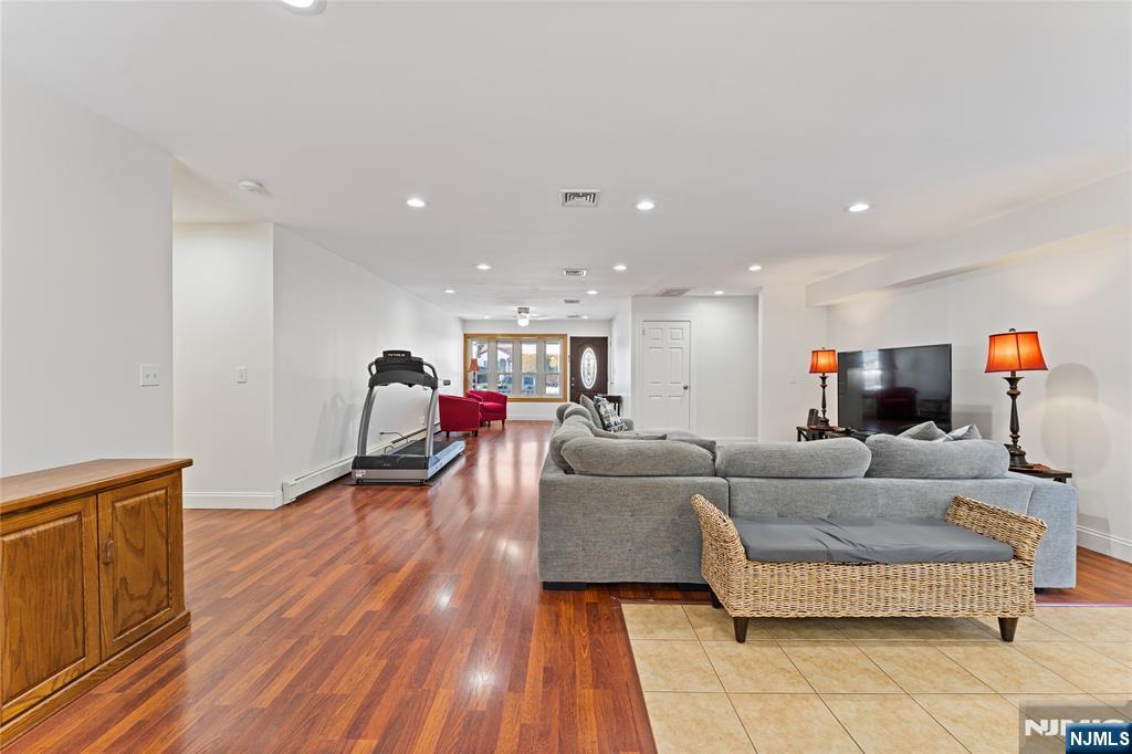 4 Harlow Crescent
