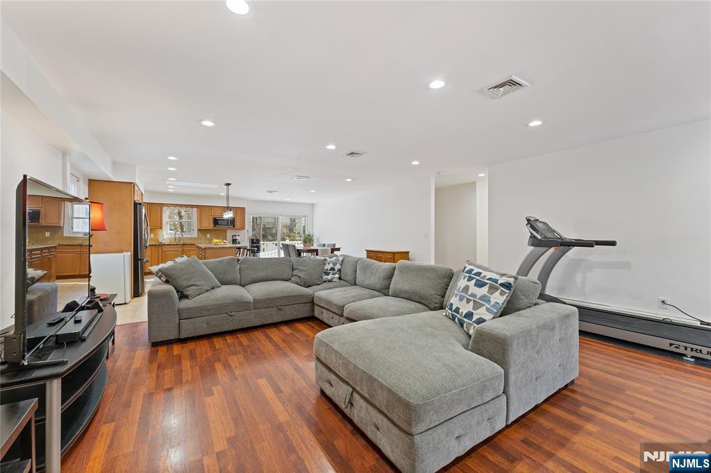 4 Harlow Crescent