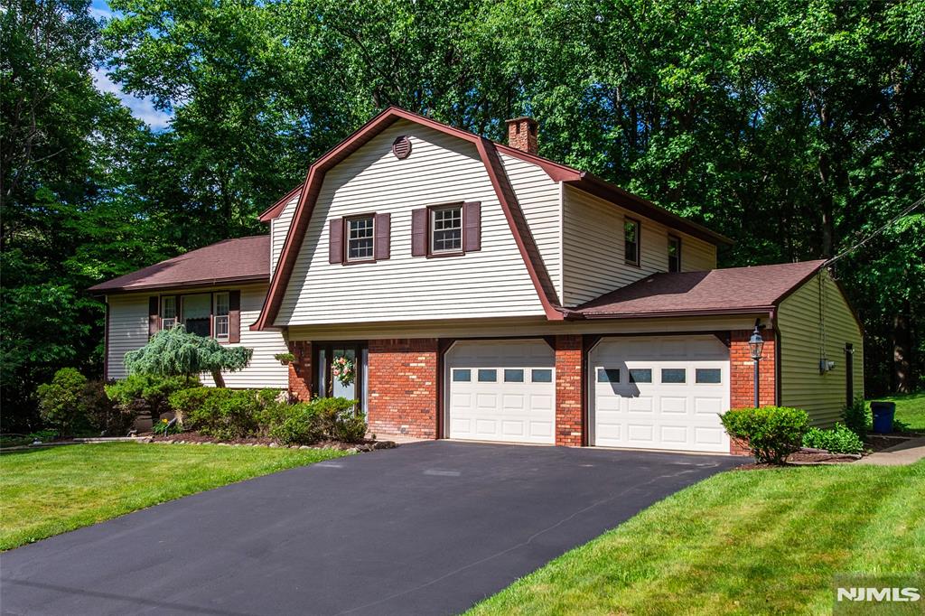 27 Dewey Drive