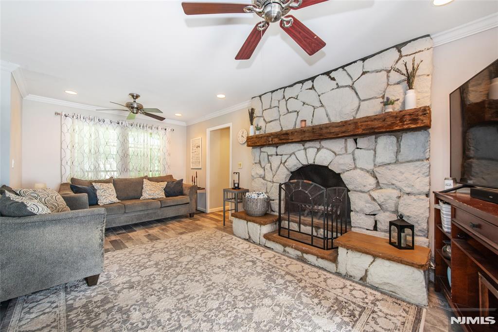 27 Dewey Drive