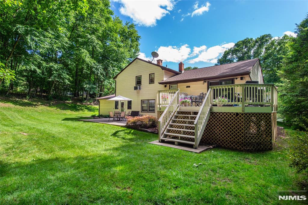27 Dewey Drive