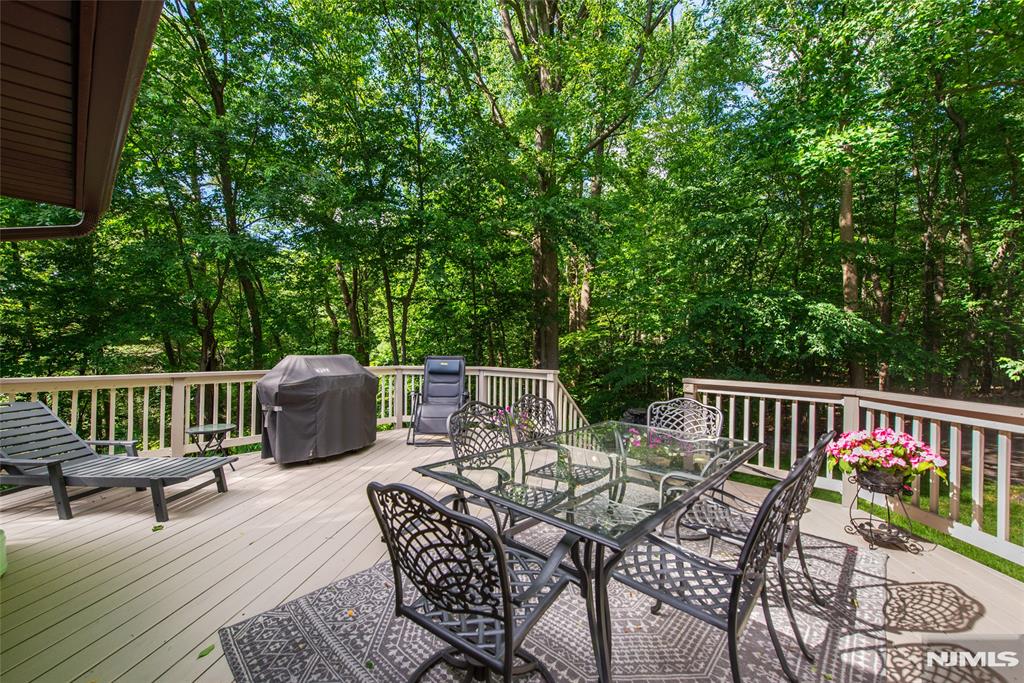 27 Dewey Drive