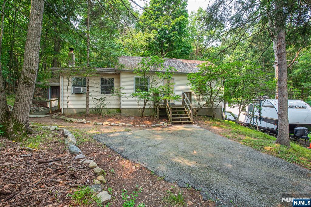 197 Snake Den Road
