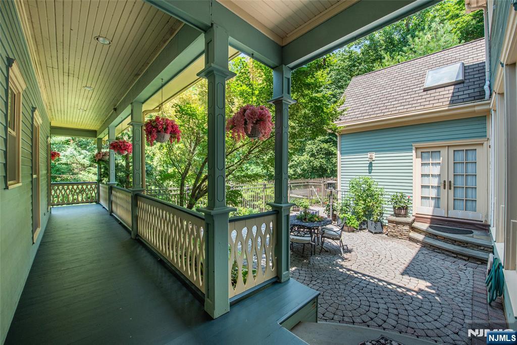 403 Stonetown Road