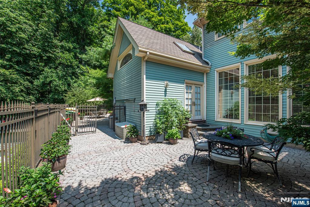 403 Stonetown Road