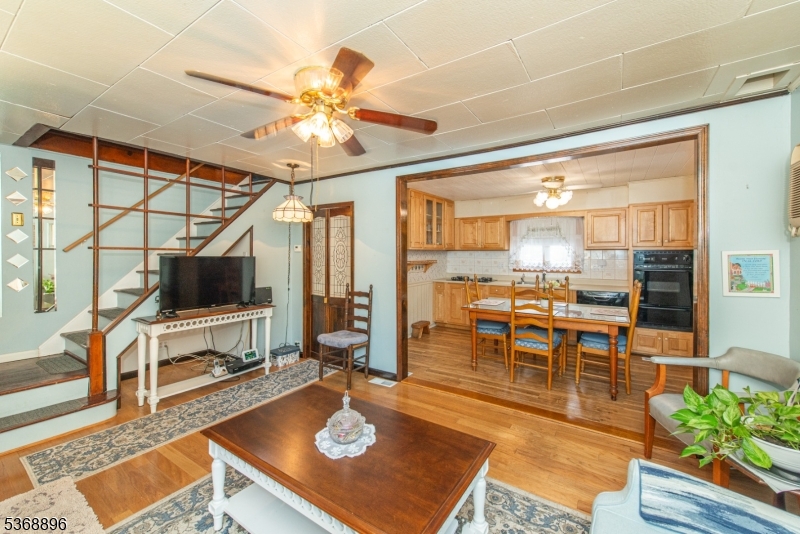 21 Rockridge Rd