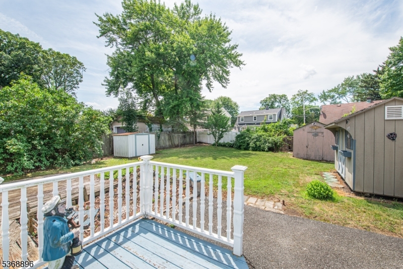 21 Rockridge Rd