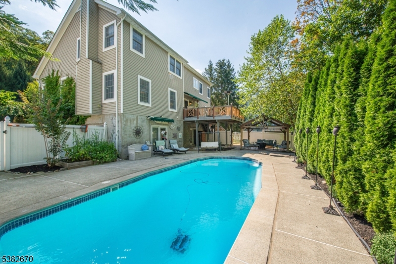 35 Ramapo Mountain Dr