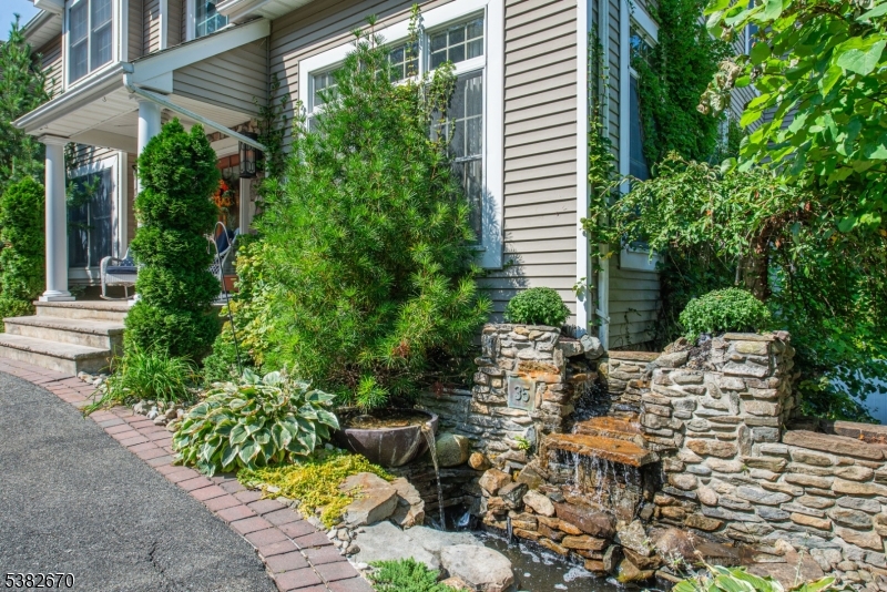 35 Ramapo Mountain Dr