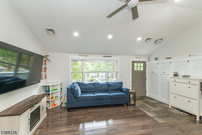 454 Conklintown Rd