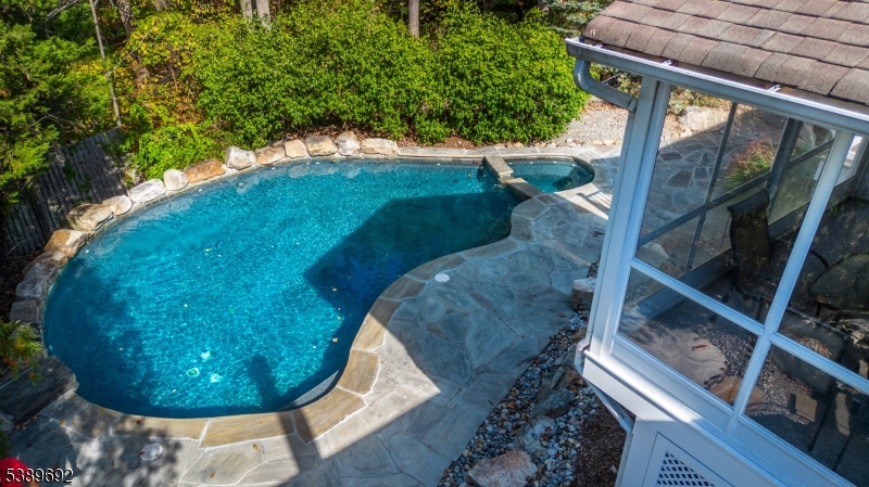 39 Lovell Dr