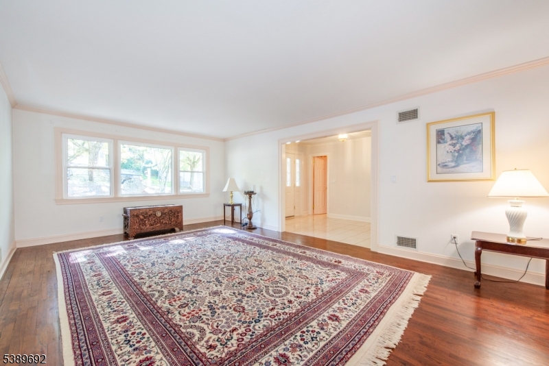 39 Lovell Dr