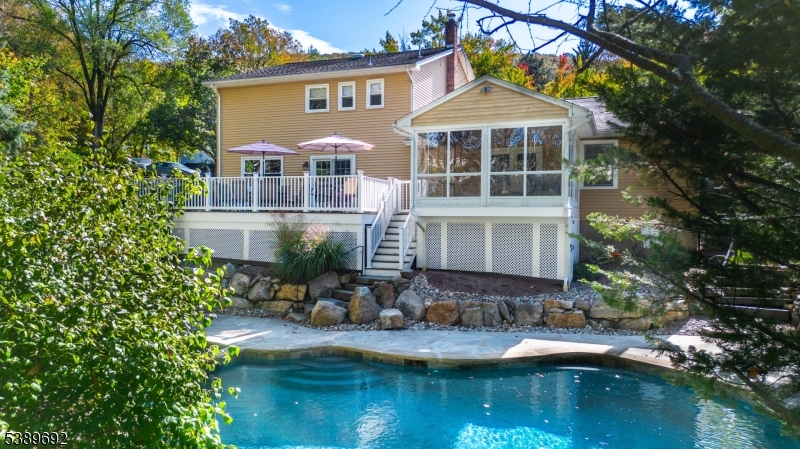 39 Lovell Dr