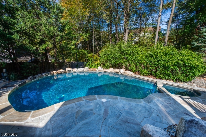 39 Lovell Dr