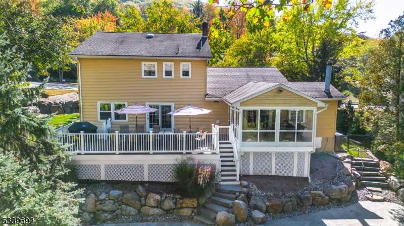 39 Lovell Dr