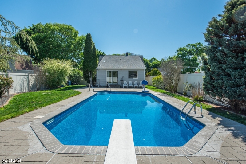 47 Burnside Pl