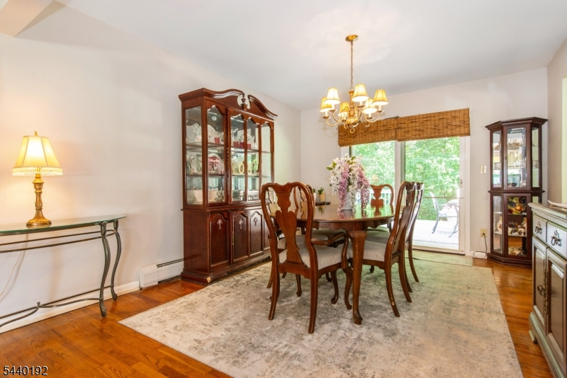 27 Dewey Dr
