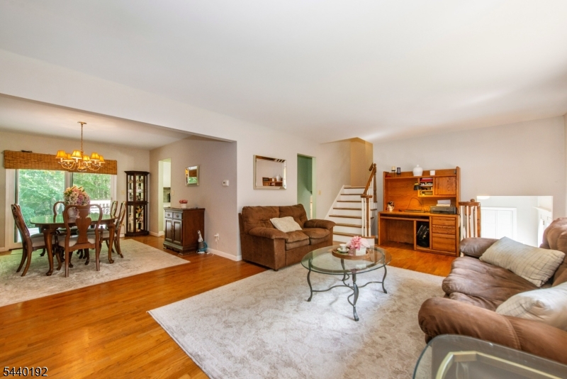27 Dewey Dr