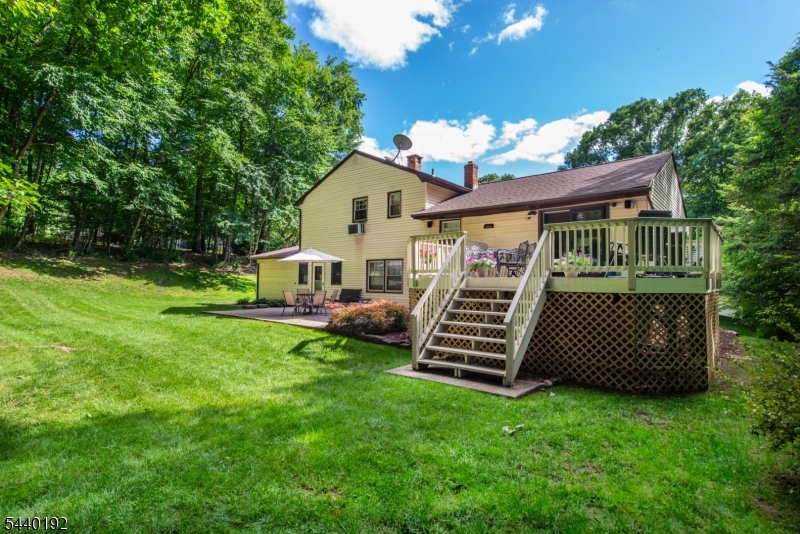 27 Dewey Dr