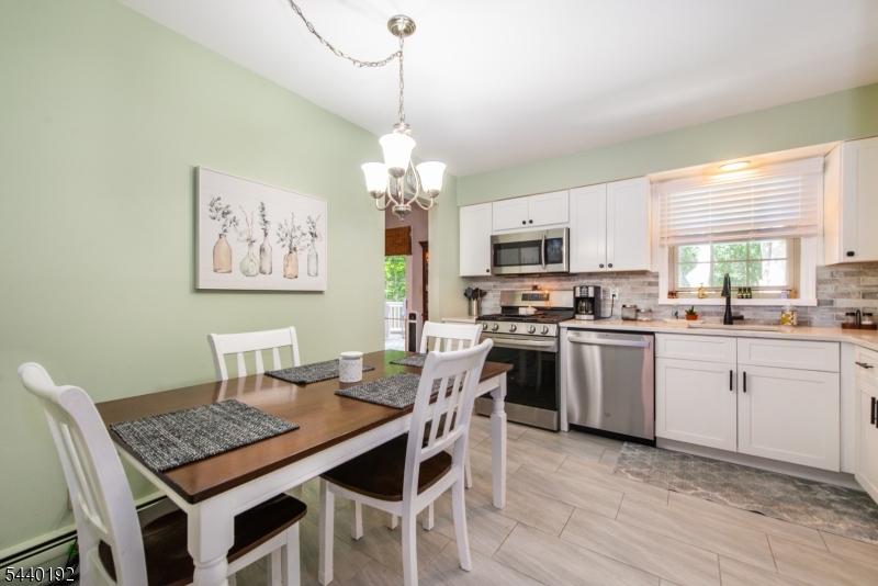 27 Dewey Dr