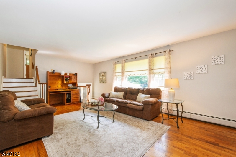 27 Dewey Dr