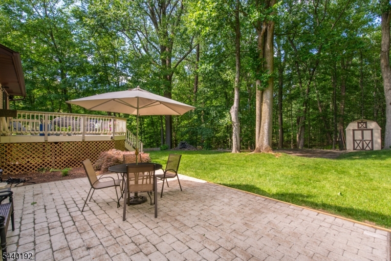 27 Dewey Dr