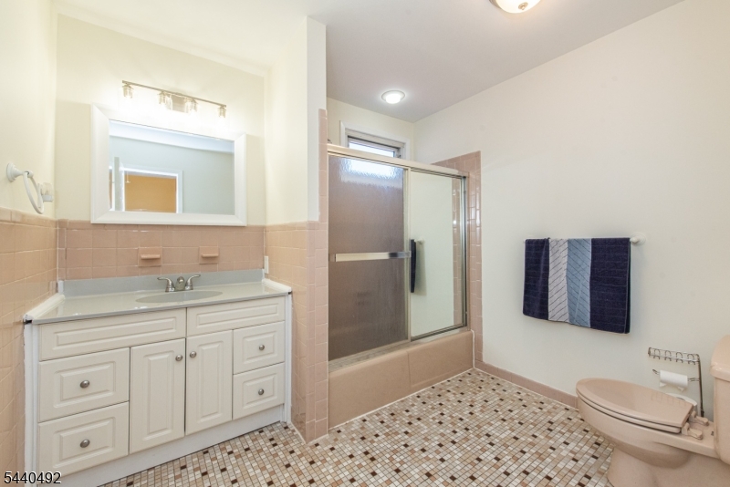 44 Molinari Dr