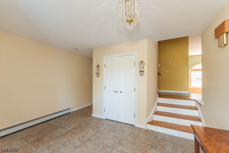 44 Molinari Dr