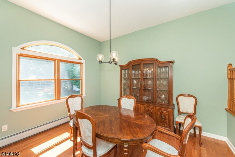 44 Molinari Dr