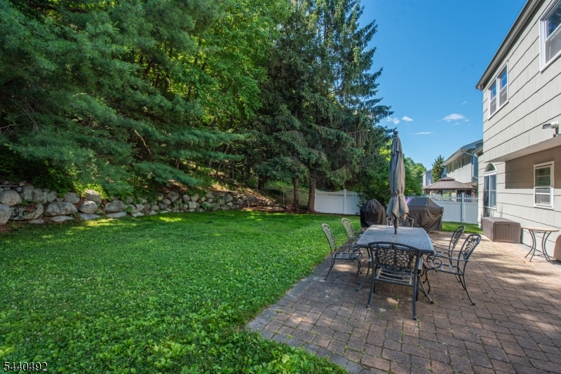 44 Molinari Dr