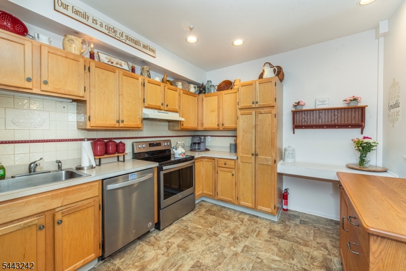 6104 Richmond Rd