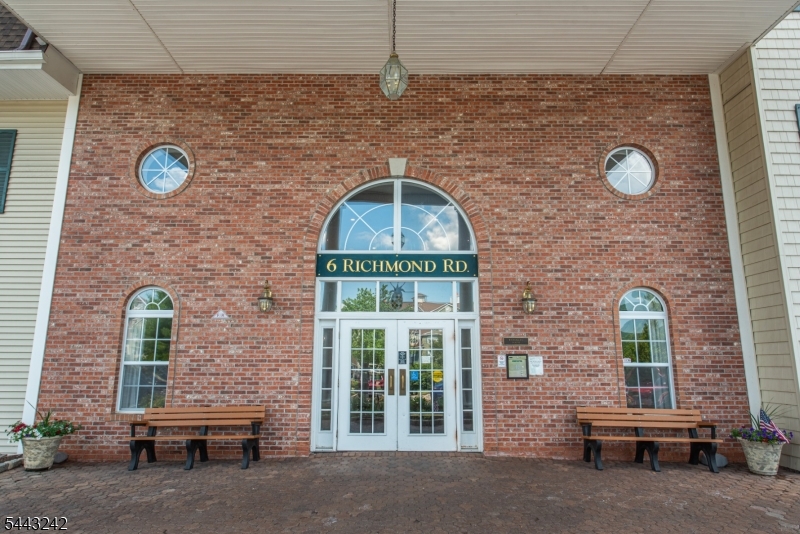 6104 Richmond Rd