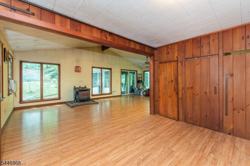 197 Snake Den Rd
