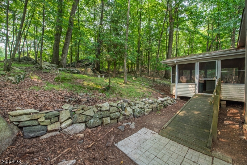 197 Snake Den Rd