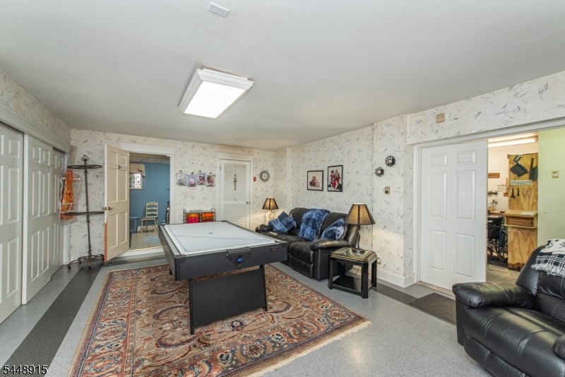 403 Stonetown Rd