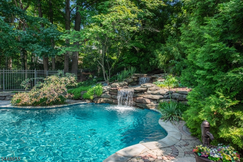 403 Stonetown Rd