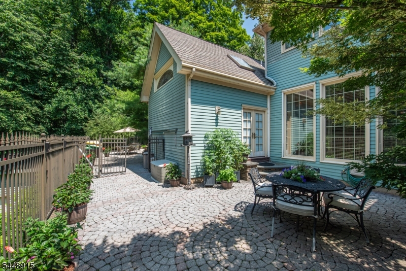 403 Stonetown Rd