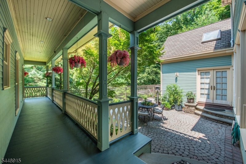 403 Stonetown Rd