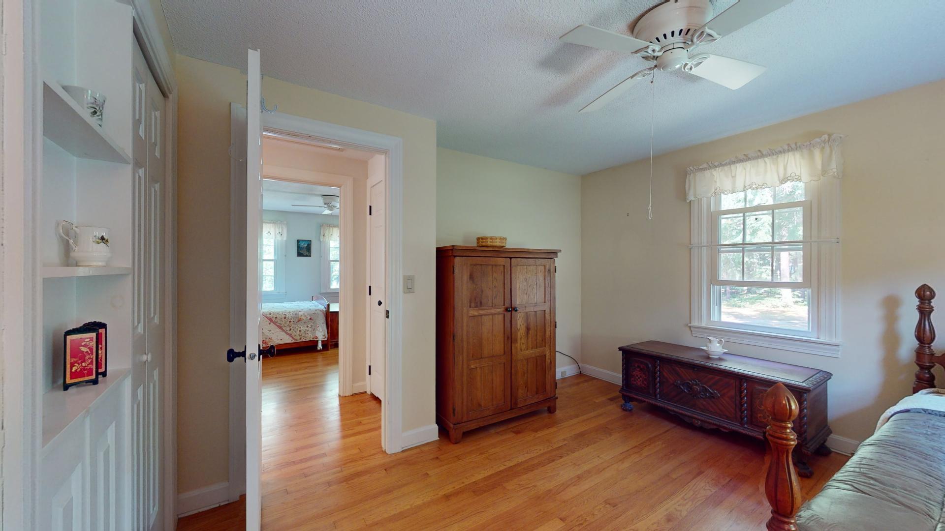 51 Applegate Lane, 51