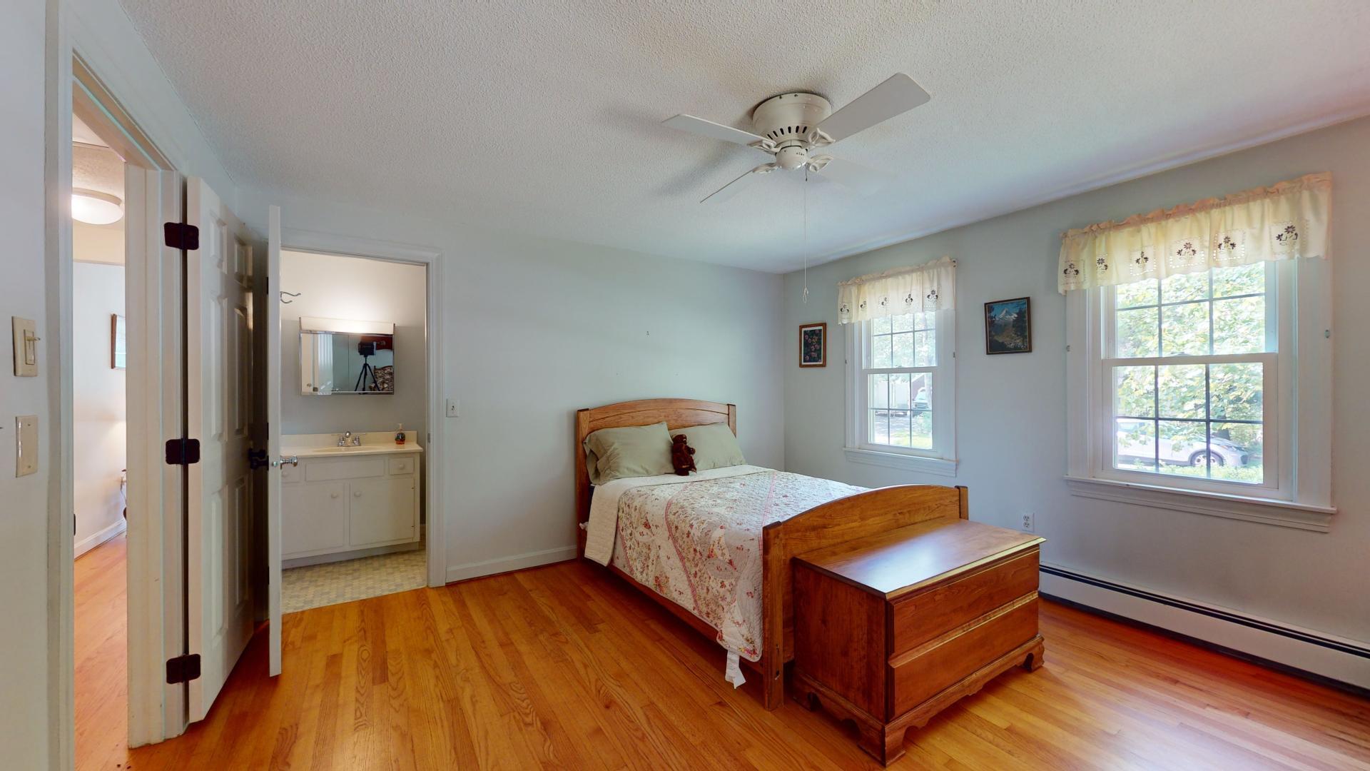 51 Applegate Lane, 51